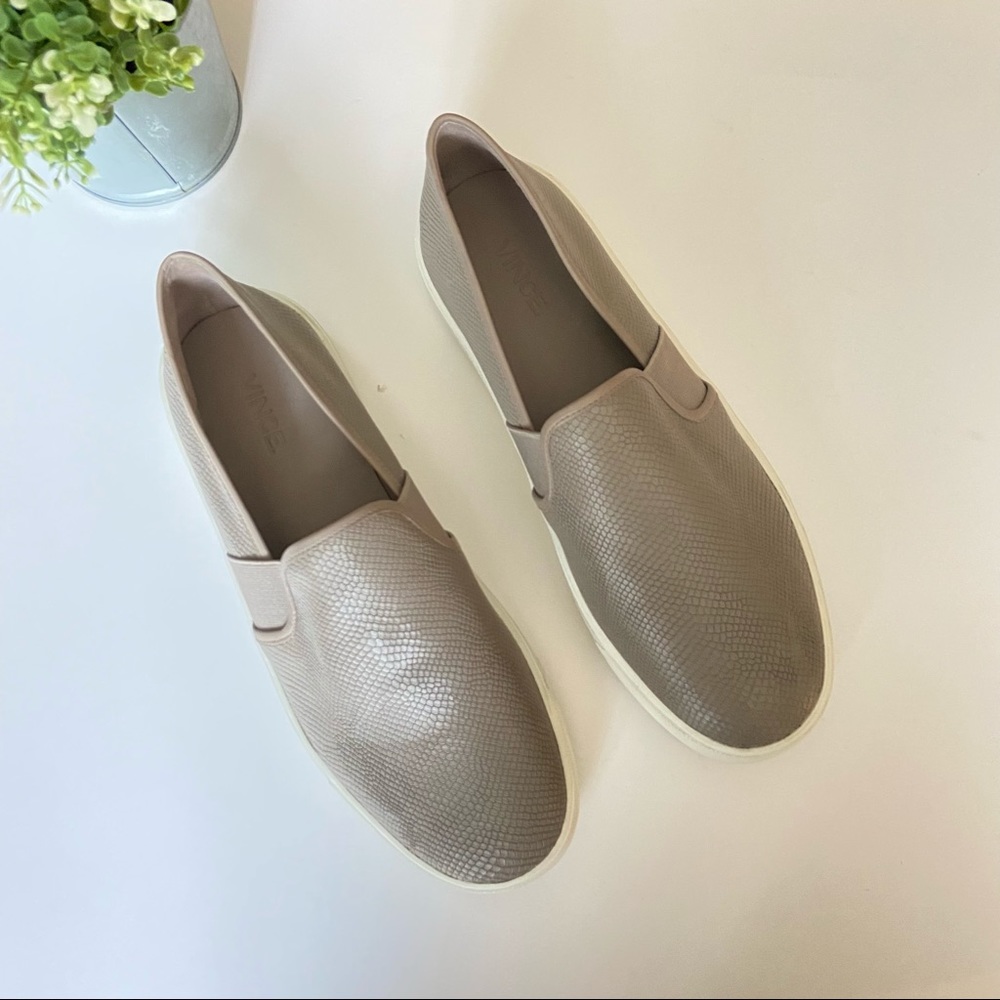 VINCE BLAIR SLIP ON SNEAKER TAUPE SIZE 9